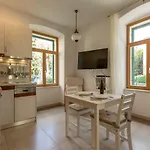 Apartament Dzapo *