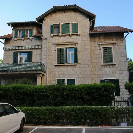 Apartament Dzapo *